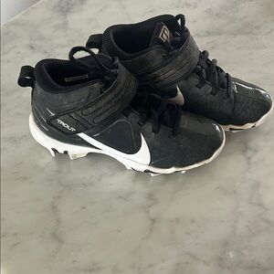 Nike Kids Black and White Baseball Cleats